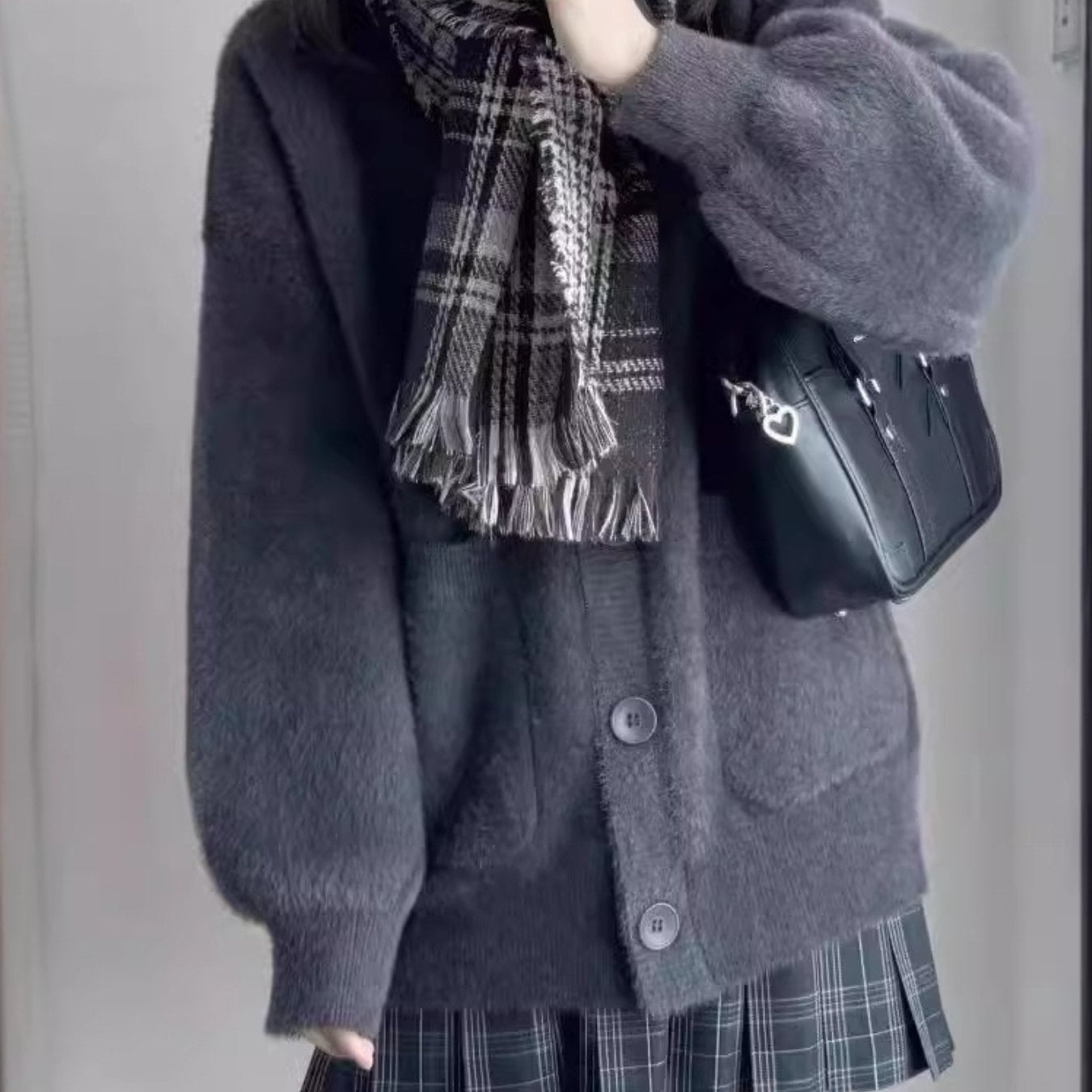 Women's High Quality Mink Cardigan - Short Fluffy Jacket with & Collar, - Petite-Friendly Winter Coat, Hand Washable, for Fall\u002FWinter, - Cozy Blazer-like Outerwear (No, -30°C, but for conditions)